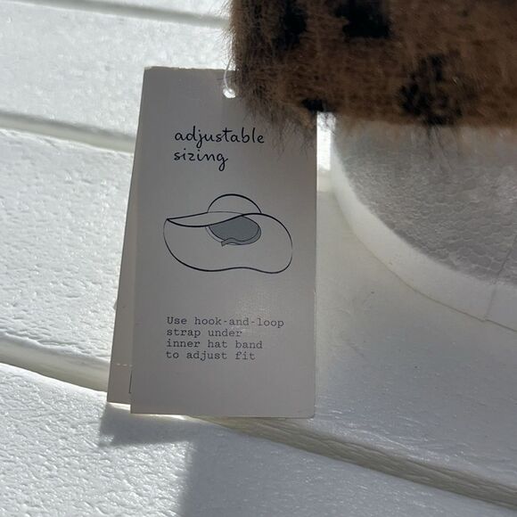 New a new day animal print bucket winter hat - Picture 4 of 5